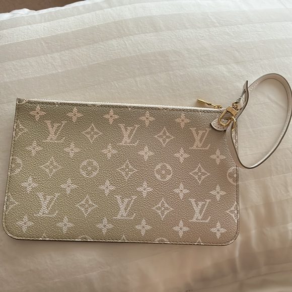 Louis Vuitton Handbags - Authentic Louis Vuitton Wristlet in Sunset Khaki
